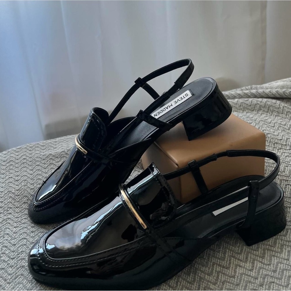 ISO 5.5 calibri black patent slip on loafers